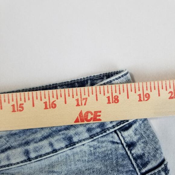 Denim Shorts Womens 2XL Light Wash Distressed Frayed Raw Hem High Rise Stretch - Picture 4 of 6